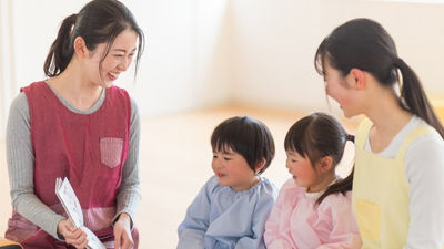 幼兒園學生-幼兒園老師-笑