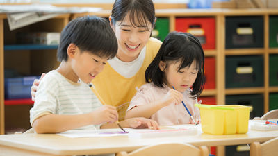 幼兒園-教師-學前兒-水彩-繪畫-教室