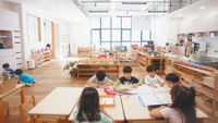 幼兒園-繪畫-教室-幼兒-幼兒在教室繪畫