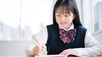 女學生-念書