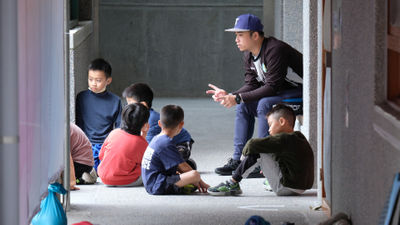 中小學活動課-學生-教師-走廊-教室