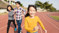 女孩-跑步-校園-操場-比賽