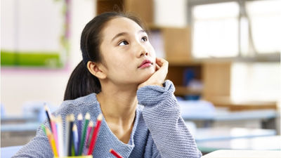 女孩-讀書-學習-動機-認真-放空-思考