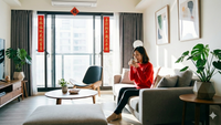 過年-女性-沙發-春聯-在沙發上喝咖啡