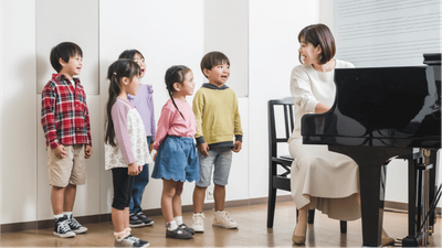 老師彈鋼琴-小孩合唱