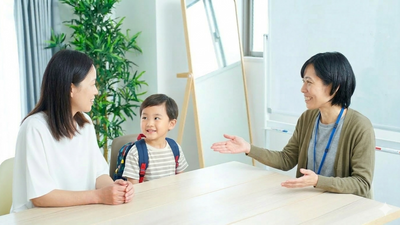 媽媽-兒子-老師-親師生在親師溝通