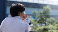 男學生-撐臉頰