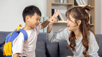 幼兒-媽媽-書包-幼兒-上學-幼兒園