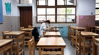 大學學測-國寫-桌椅-學測-學生-高中生