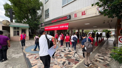 教師甄試-考場-考生-校園-考試