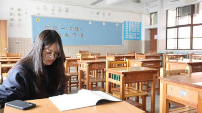 學生-課桌椅-書本