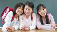 小學生-小女生-揹書包
