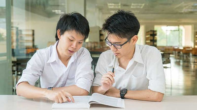 學生-討論功課