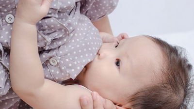 嬰兒-親餵-喝母乳