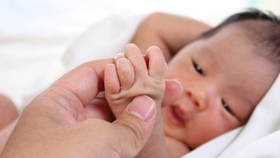 小嬰兒-牽手