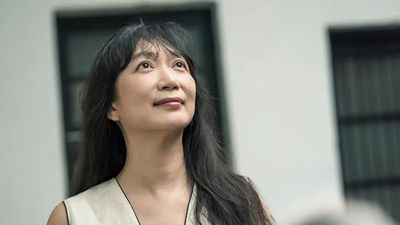 女人抬頭