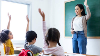 在美國教小學低年級的老師富勒頓