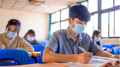 國中生-念書-戴口罩