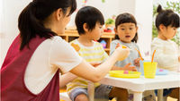 幼兒園-師生-吃點心