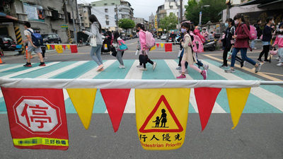 行人地獄-兒童行人地獄-小孩過馬路-上學